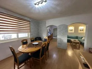 Meri - 波利卡斯特隆