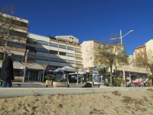 Studio face mer avec clim, WiFi, parking privé, terrasse ensoleillée - FR-1-803-50