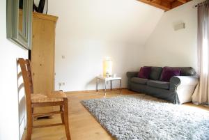 Tranquil wooden house with free parking