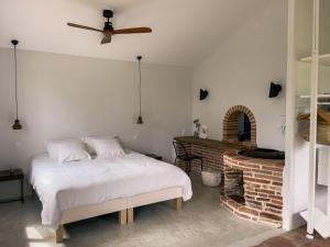 Hotels L'Ostalas : photos des chambres