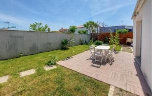 Maisons de vacances Amazing Home In Saint Michel En L-herm : photos des chambres