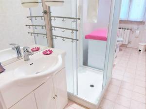 Tutto intorno Mare, parcheggio privato, negozi