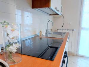 Tutto intorno Mare, parcheggio privato, negozi