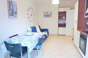 Tutto intorno Mare, parcheggio privato, negozi