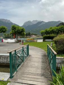 Appartements Appartement Le Beach du Lac d-Annecy avec les pieds dans l eau, plage et ponton prive : photos des chambres