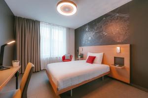 Basic Single Room with double bed room in SwissTech Hotel