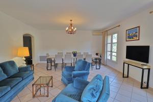 Maisons de vacances Villa climatisee de 195 m2 avec piscine privee : photos des chambres