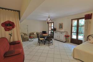 Maisons de vacances Villa climatisee de 195 m2 avec piscine privee : photos des chambres