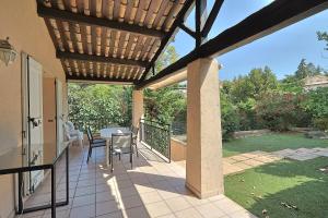 Maisons de vacances Villa climatisee de 195 m2 avec piscine privee : photos des chambres