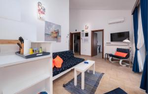 Beautiful Apartment In Peroj With Wifi