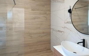 Stunning Apartment In Pirovac With Wifi