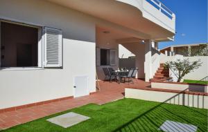 Amazing Home In Caucana With Wifi