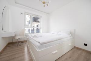 Widzewska Deluxe Apartment by BookingHost