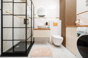 Widzewska Deluxe Apartment by BookingHost