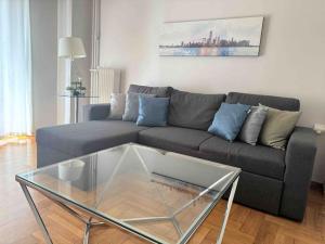 Modern full apt near acropolisvaccinatedHosts