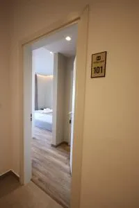 W Cika Hotel - 博尔什