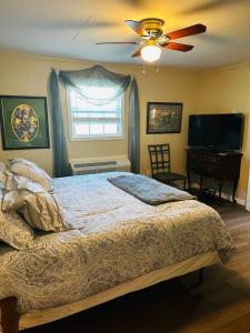 La Casita- King Suite, 3 minutes to parkway