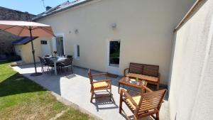 Maisons de vacances Le So Wild, maison avec jardin clos, terrasse amenagee, 5 mn a pied commerce, terrain de tennis, a 800 m de la plage d'Omaha beach jeux arcade, jouets, materiel jeunes enfants enfants, table ping-pong : photos des chambres