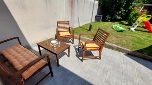 Maisons de vacances Le So Wild, maison avec jardin clos, terrasse amenagee, 5 mn a pied commerce, terrain de tennis, a 800 m de la plage d'Omaha beach jeux arcade, jouets, materiel jeunes enfants enfants, table ping-pong : photos des chambres