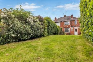 Relaxing 3 Bedroom Stay with Private TVs Near Ashby