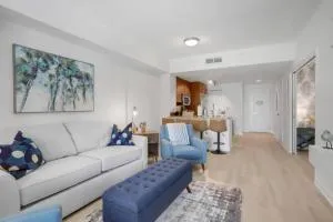 Stylish 1BR Condo Rooftop Pool Close to Beach - بوينتون بيتش