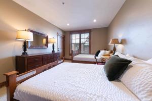 Big Horn Lodge 401 by East West Hospitality