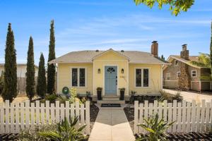 Elegant 3Br Home with AC, Parking, & Close 2 Everything