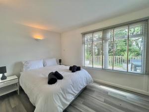 Spacious 2-bedroom chalet with amazing sundeck