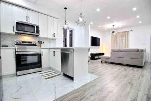 Modern Luxury Home next to Tim Hortons Field