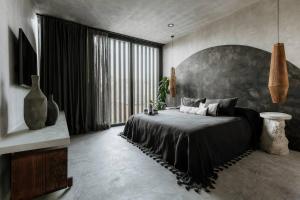 Mar Y Miel Noir Modern