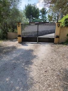 Bas de villa climatisé avec coin terrasse