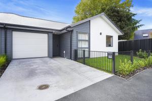 King Bed, Modern and Peaceful - By KOSH BNB - 4hvězdičkové hotely ve městě Hamilton