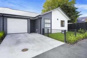 King Bed, Modern and Peaceful - By KOSH BNB - Newstead