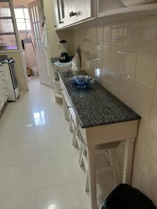 Apartamento de três quartos até seis pessoas Só consigo responder pergunta após o pagamento Antes do pagamento eu não tenho acesso para responder