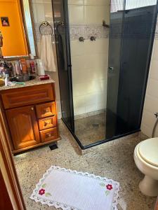 Apartamento de três quartos até seis pessoas Só consigo responder pergunta após o pagamento Antes do pagamento eu não tenho acesso para responder