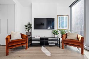 Opulent Suite at Westside Place