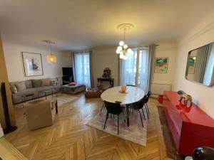 Paris Le Marais & Central Large Big Spacious Charming Parisian flat