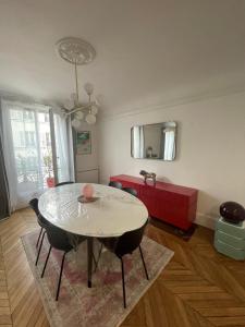 Paris Le Marais & Central Large Big Spacious Charming Parisian flat