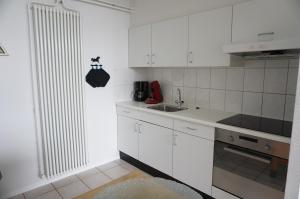 Kustverhuur, Oude manege, Nieuwvliet 14-16