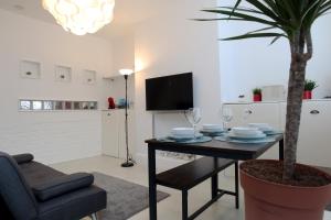 2-Bedroom House, Free Parking, High Speed Wi-Fi, Swinton Manchester