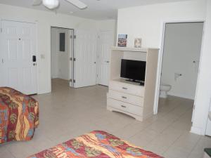 Golf Course Onsite Home 3008L with Pool