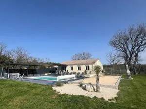 Charmante maison a la campagne - Roussas