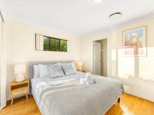 3BD Townhouse close to shops, transport with carpark