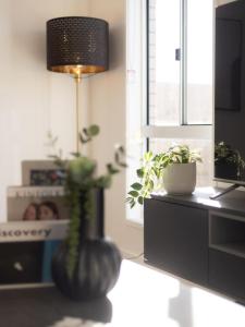 Convenient Brandnew 4 Beds House, 5 mins to mall