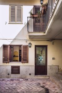 Tina House - Il cortile nel centro storico di Taormina