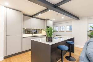 Dragon Suites - Yukina Suite - 2 bed city centre house with garden