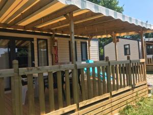 Chalets Les Pilotis Du Cognac : photos des chambres