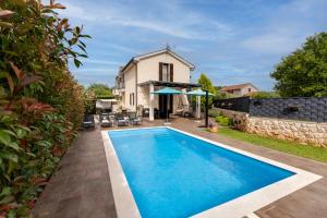 Romantic villa with pool, surrounded by greenery in complete privacy-by TRAVELER tourist agency Krk -ID 2408