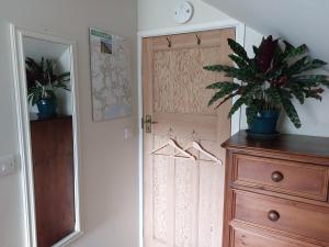 West Wing at The Swallows - Kingsize Ensuite Bedroom and Private Garden