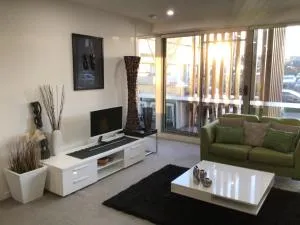 Bundoora Uni Hill 2bdr 2bth 1car - Thomastown